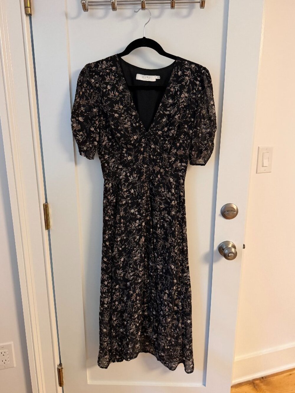 ASTR The Label Black Floral Midi Dress